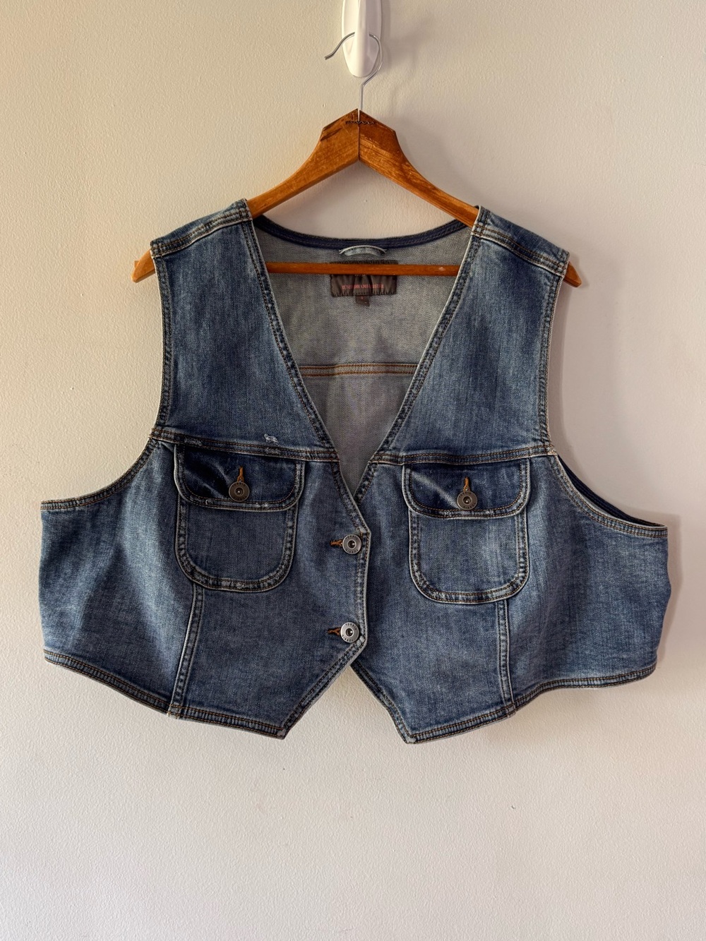 Torrid Plus Size 3 Medium Wash Denim Vest Button Front Stretch Trucker Jacket - Picture 1 of 11